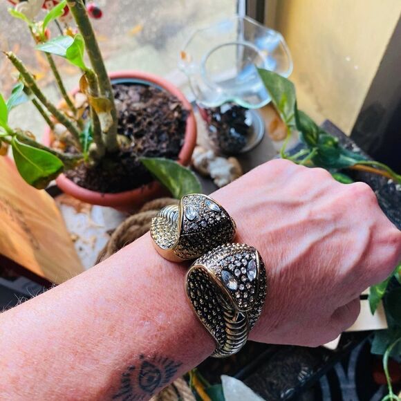 Cobra Crystal Antique Gold Cuff Bracelet Amrita Singh - Picture 6 of 7